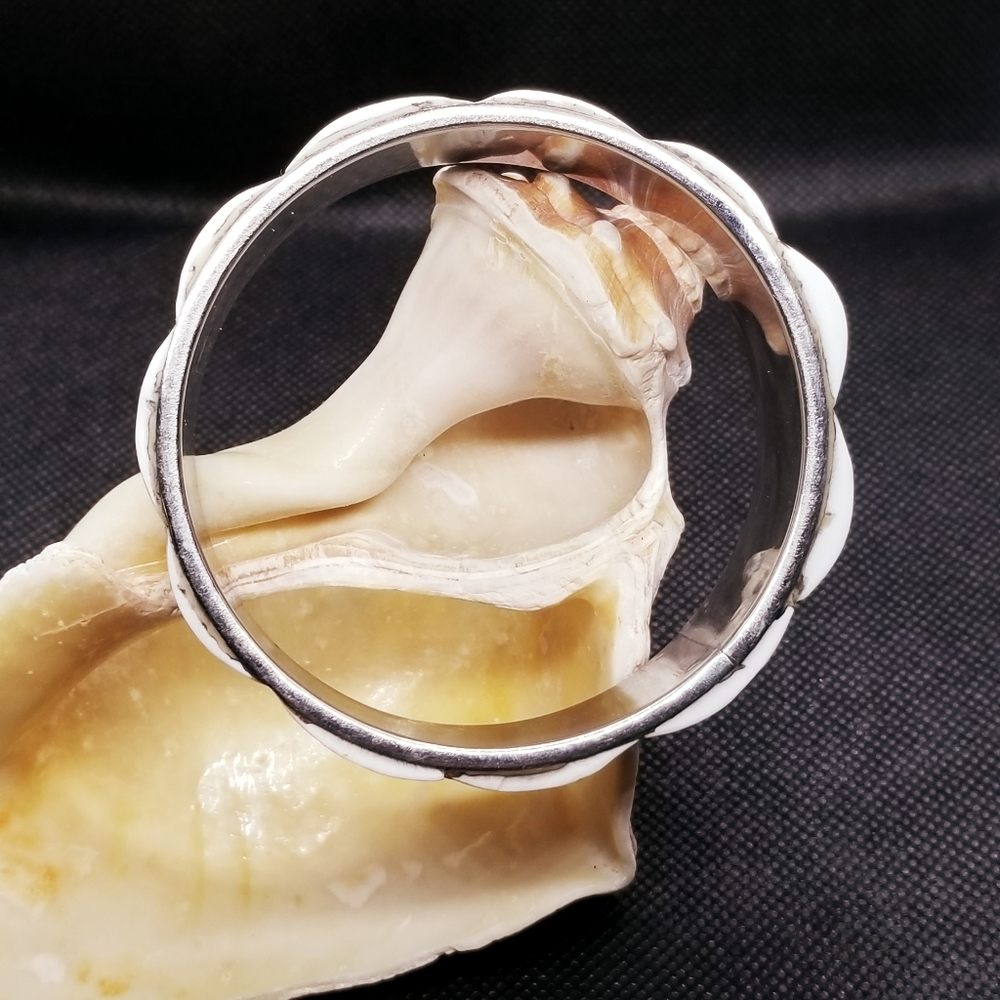 Beautiful Shell Bracelet - Picture 2 of 2